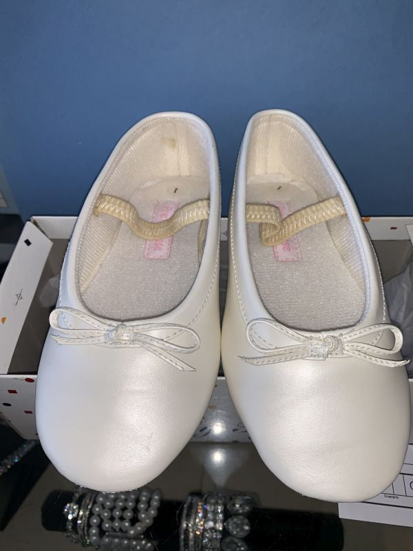 girls ivory dress shoes 7 toddler related:koizumi-dress-poplin-white Miss Lebanon Nada Koussa resistant sole Size:15-18Y