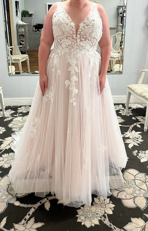 Size 20 Private Collection 98105714 Ivory/Cashmere Gown - Ivory/Cashmere / 20 Size 20 Private Collection 98105714 Ivory/Cashmere Gown - Ivory/Cashmere / 20