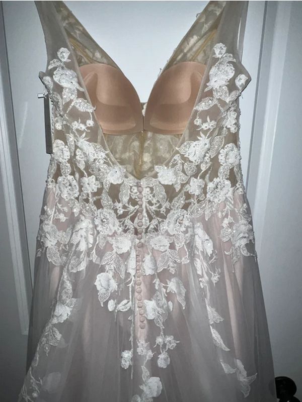 Size 20 Private Collection 98105714 Ivory/Cashmere Gown Bridal Sense Size 20 Private Collection 98105714 Ivory/Cashmere Gown Bridal Sense