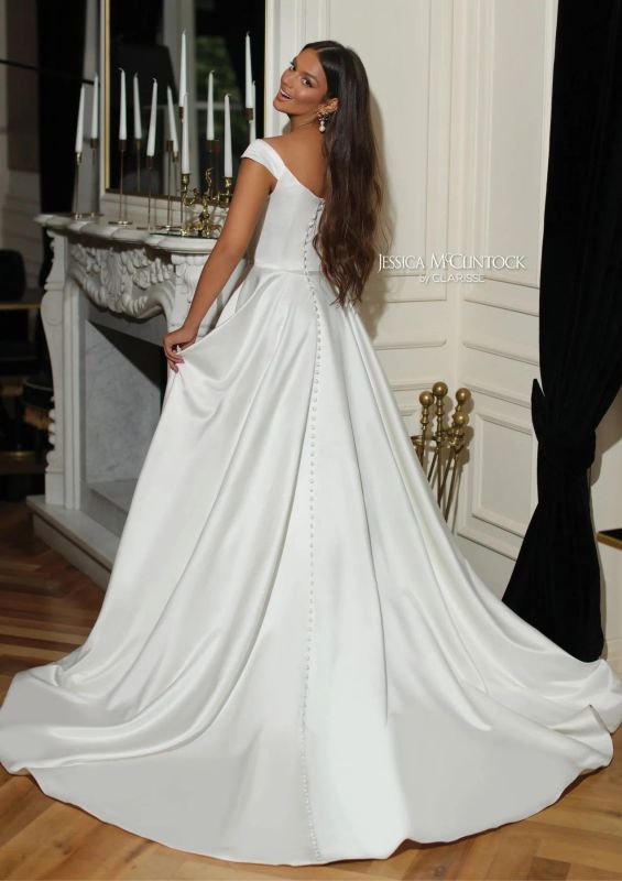 Size 6 Private Collection 600546 Ivory Gown - Ivory / 6 Size 6 Private Collection 600546 Ivory Gown - Ivory / 6