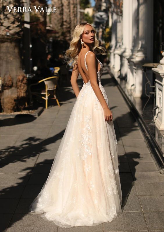 Verra Valle Size 4 900283 Ivory/Blush Gown Verra Valle Size 4 900283 Ivory/Blush Gown